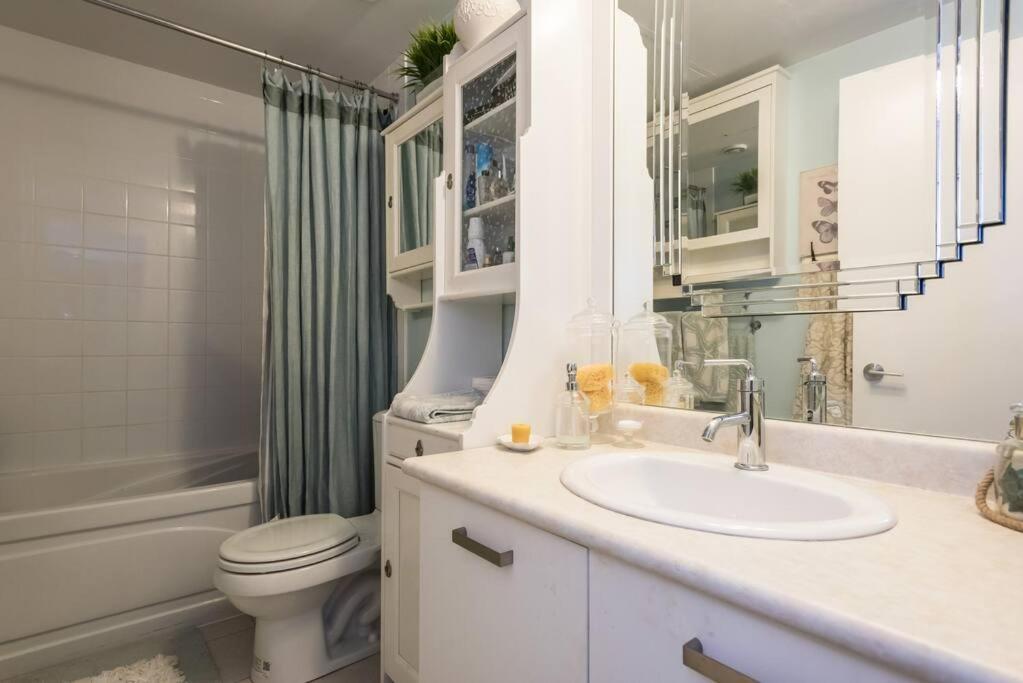 Stunning Condo With Fantastic View Of The City! Торонто Экстерьер фото