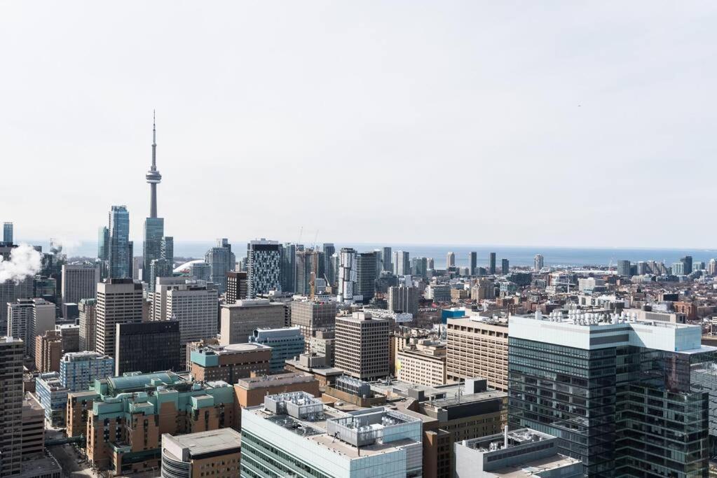Stunning Condo With Fantastic View Of The City! Торонто Экстерьер фото
