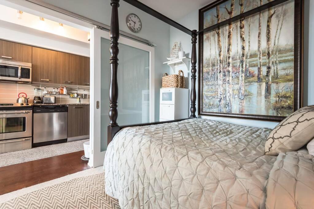 Stunning Condo With Fantastic View Of The City! Торонто Экстерьер фото